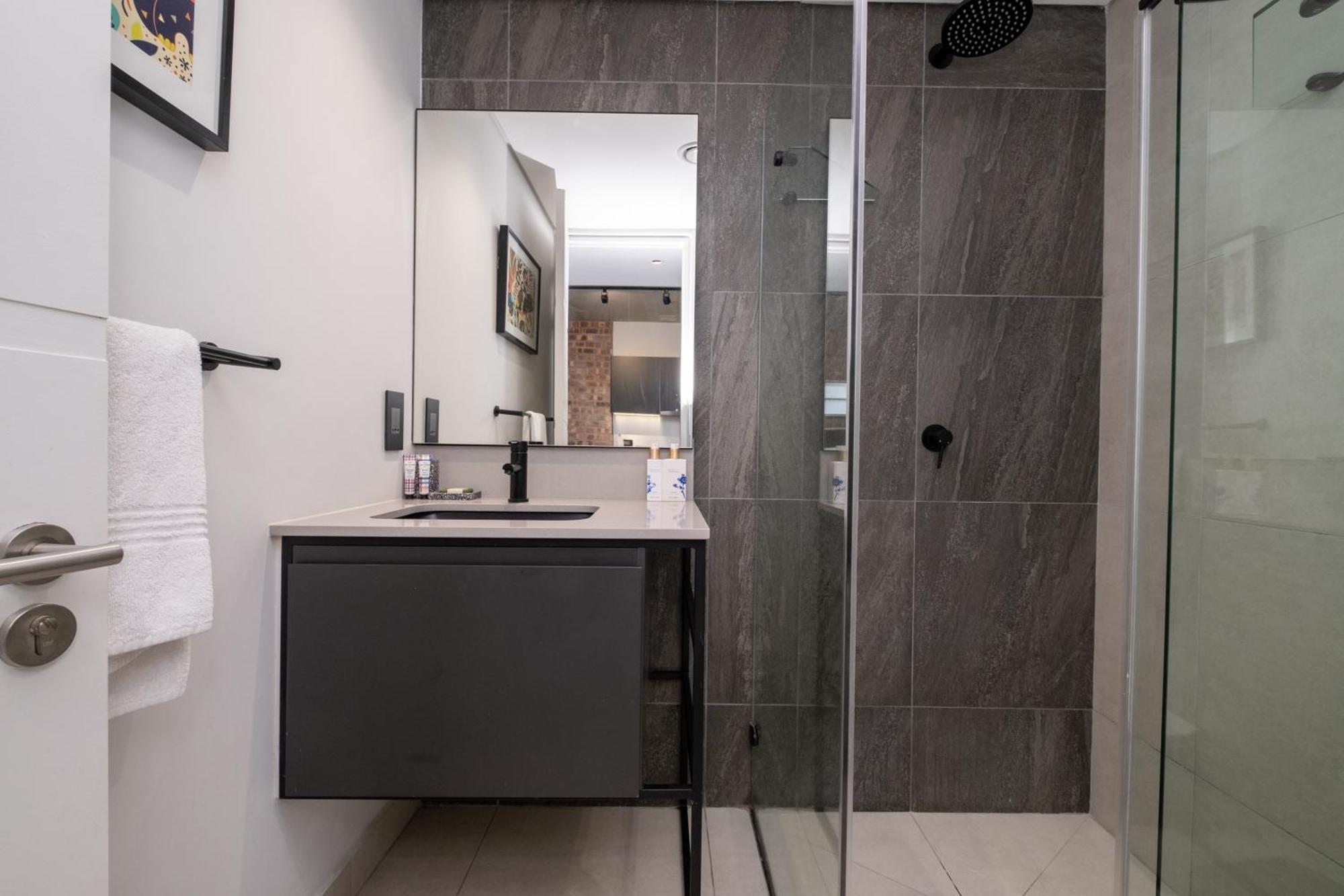 The Signature 405 - Modern 1bedrm Aprt With Parking *